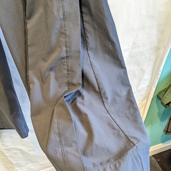 Lululemon Wanderer Culottes in true navy size 10 like new - Picture 13 of 14